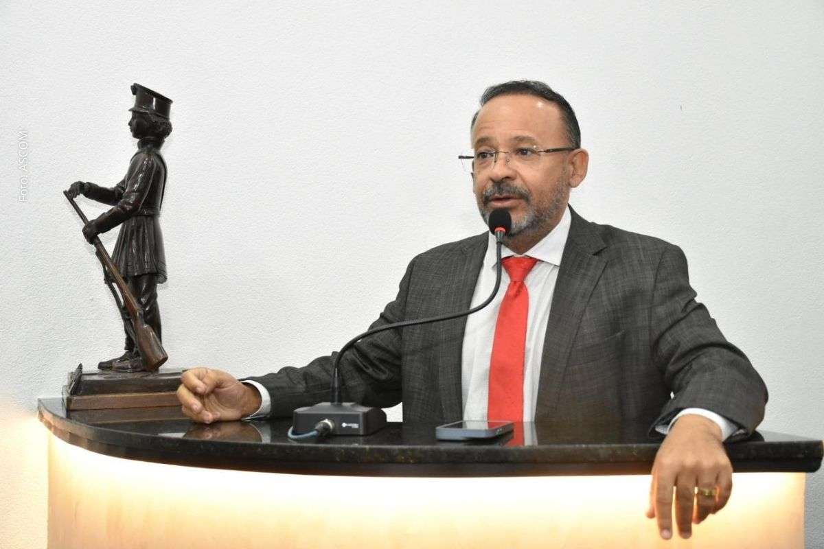 Proposta institui ações de arborização urbana, educação ambiental e regras para compensação de emissões de carbono em eventos no município.