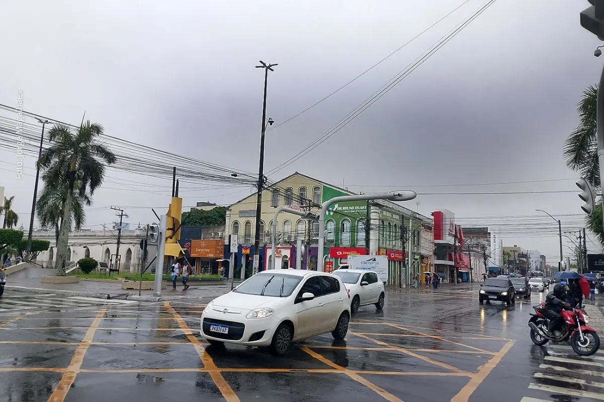 Previsão indica possibilidade de precipitações em três dos quatro dias do feriado e queda nas temperaturas na região.