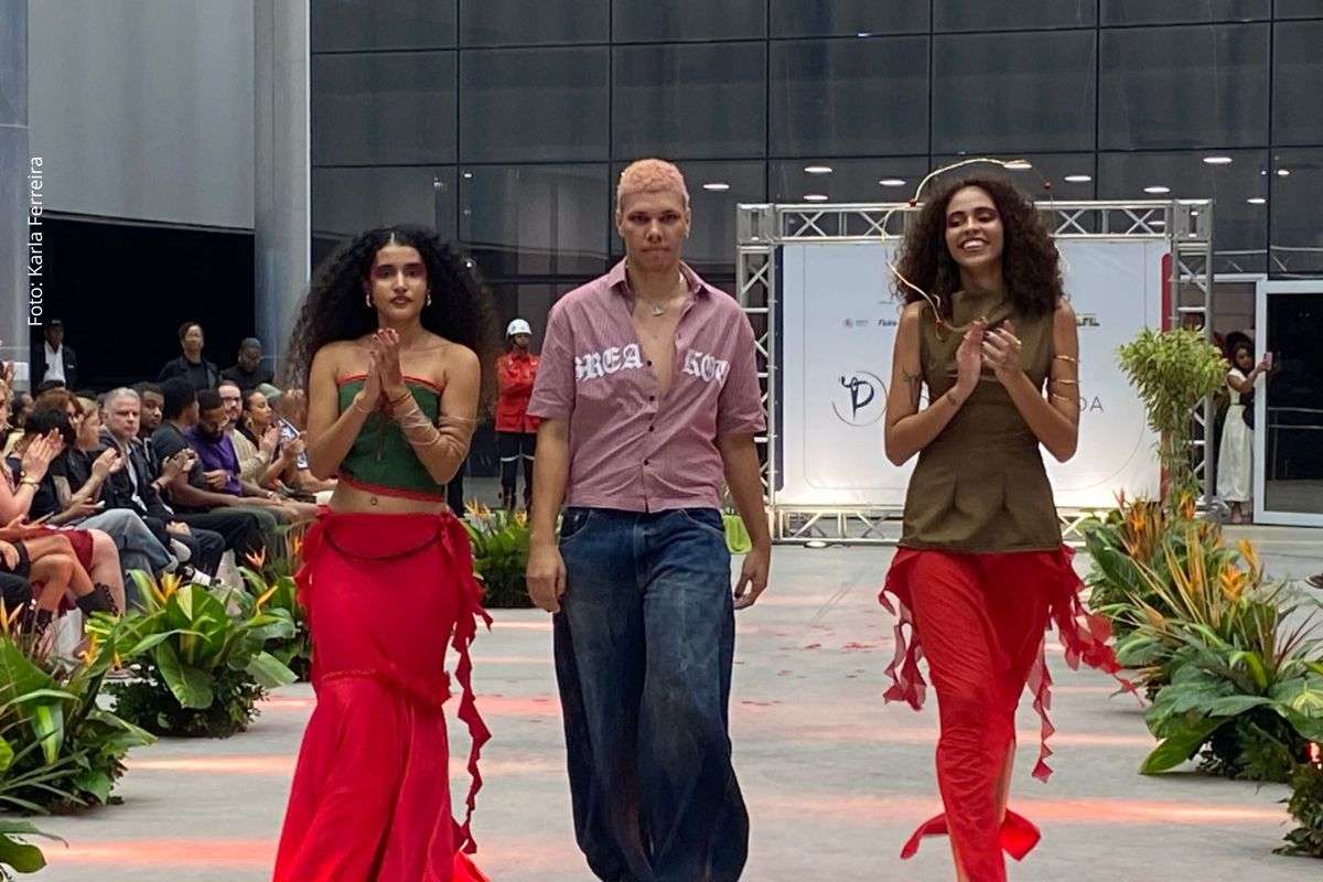 Evento realizado no Centro de Convenções reuniu alunos, familiares, autoridades e instituições parceiras para marcar a conclusão do curso voltado ao setor da moda.