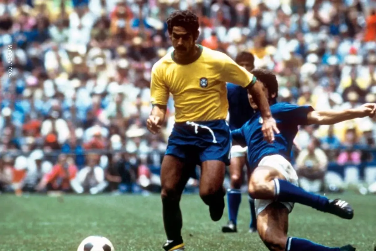 Ídolo brasileiro fala sobre a conquista no México, a campanha da Seleção de Pelé e o reencontro com o Estádio Azteca.