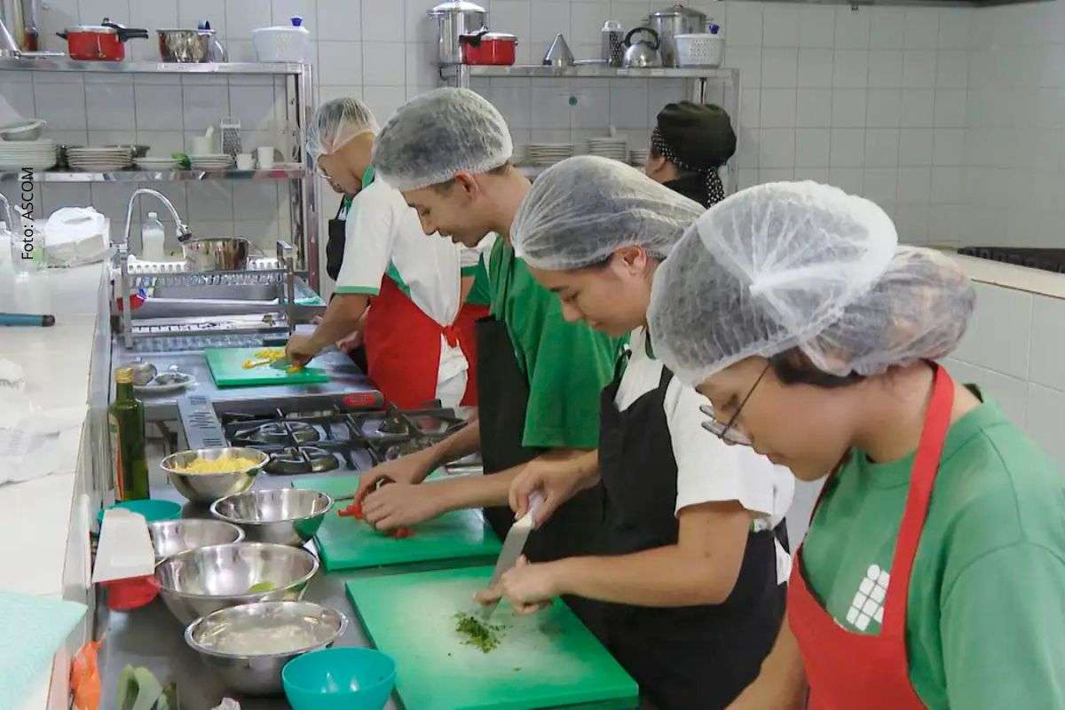 Levantamento da Pnad Contínua mostra redução da desocupação, crescimento da população ocupada e rendimento médio de R$ 3.726.