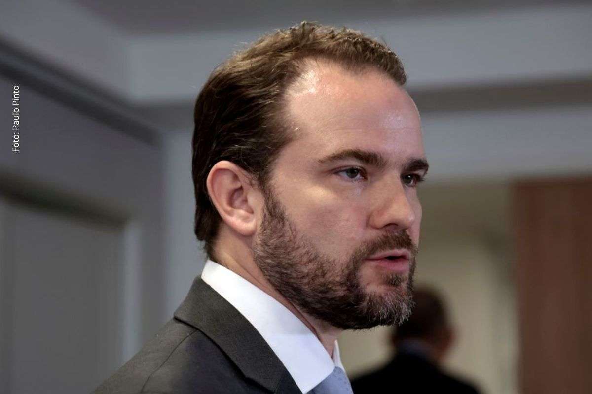 Programa federal de renegociação de débitos oferece descontos, juros reduzidos e parcelamento para consumidores inadimplentes de baixa e média renda.