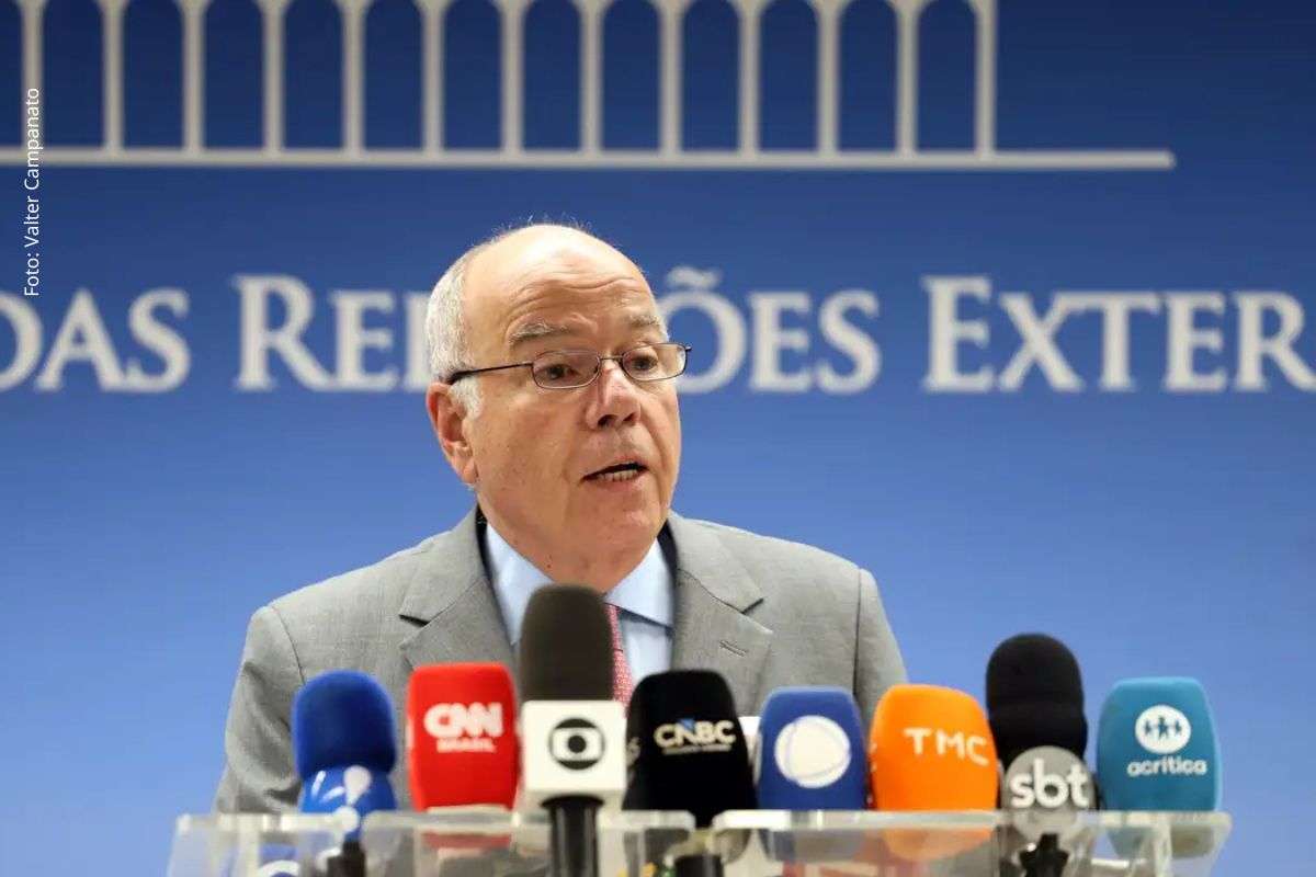 Chanceler afirma que Washington exigiu abertura total de setores da economia sem contrapartidas, enquanto nova tarifa de 25% amplia impactos sobre as exportações brasileiras.