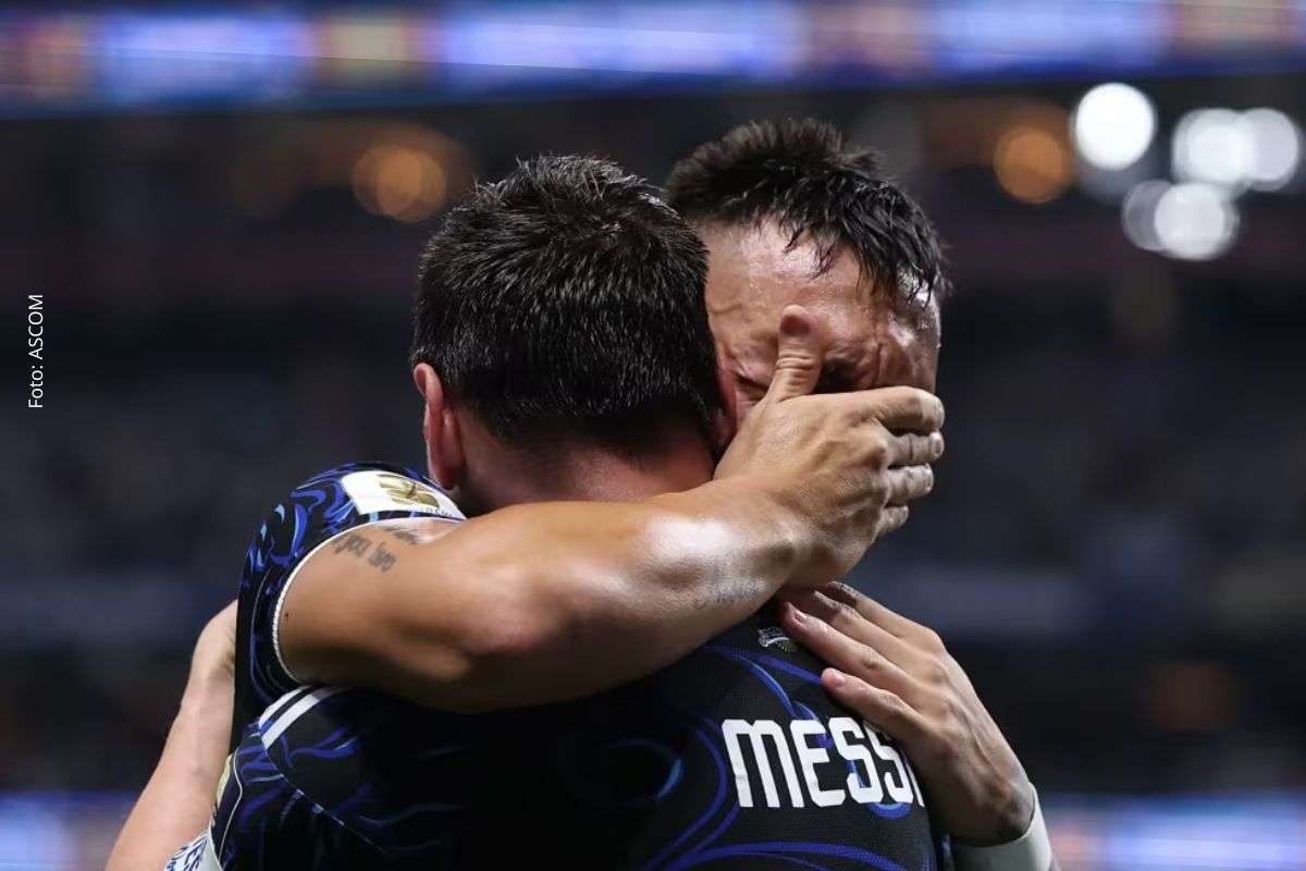 Técnico Lionel Scaloni e atacante Lautaro Martínez ressaltam reação da Argentina após vitória por 2 a 1 sobre a Inglaterra na semifinal da Copa do Mundo da FIFA 2026, em Atlanta.