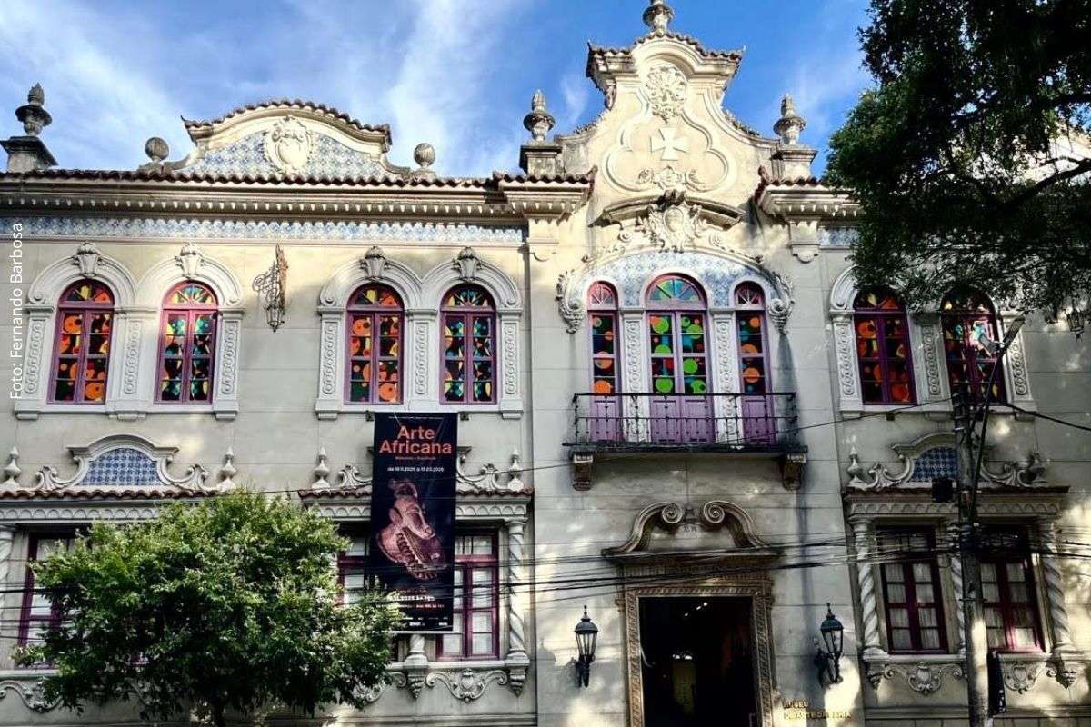 Mostra “[in]cômodo” reúne peças do acervo do MAB, objetos e imagens relacionados à cultura nordestina.