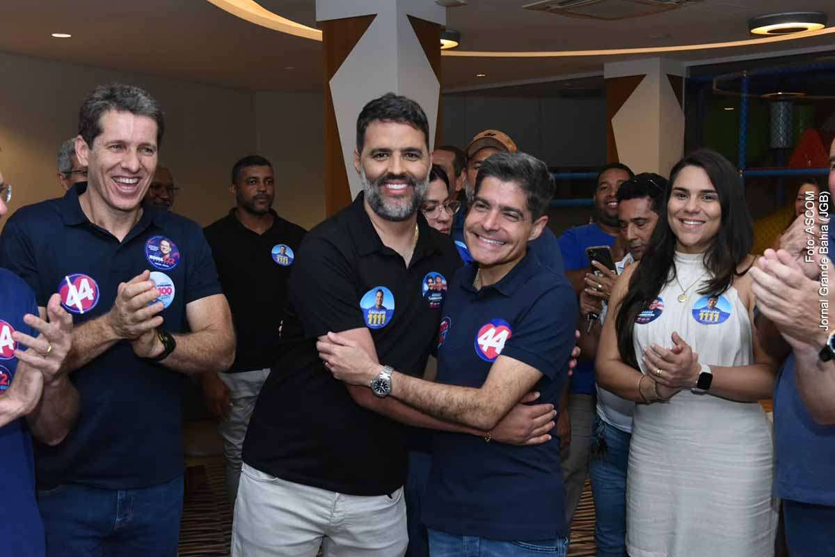 O prefeito de Aurelino Leal, Rodrigo Andrade (PP), rompeu com o governador Jerônimo Rodrigues (PT) e declarou apoio a ACM Neto em 26/08/2026, durante reunião em Ilhéus. Rodrigo atribuiu a decisão à falta de avanço em tratativas com o Governo da Bahia. Neto prometeu prioridade às demandas municipais caso seja eleito. O impacto eleitoral da adesão e eventual resposta do governo estadual permanecem entre os próximos desdobramentos.